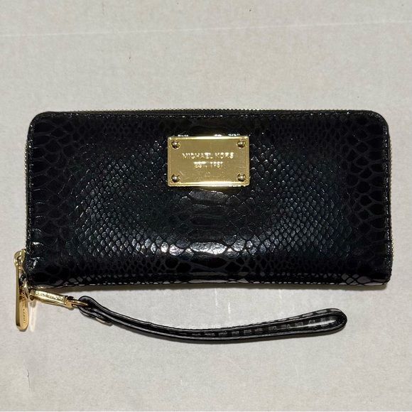 Michael Kors Black Snakeskin Embossed Leather Wallet Wristlet Zip Around Gold - Picture 1 of 9